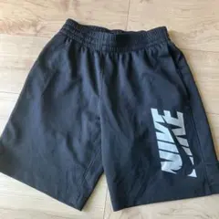 Nike Dri-FIT ブラックハーフパンツ