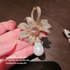 アンティーク調 フルジルコニア きらめき 上品 フラワー／バタフライ ブローチ