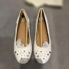 UGGレディース ビジュー付き フラットパンプス ホワイトのサムネイル