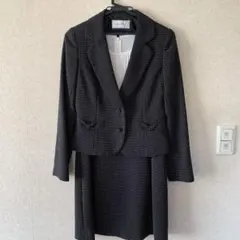 黒と白のドット柄スーツセット7号サイズ