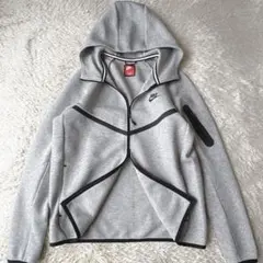 【美品】ナイキ テックフリース フルジップパーカー グレー 赤タグ　現行