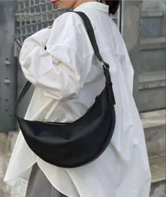 美品】GALLARDAGALANTE スリーククロスボディバッグ 黒 - メルカリ