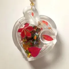 リーフ型レジンチャームシャカシャカ （オイルなし）キーホルダー　紅葉リーフ