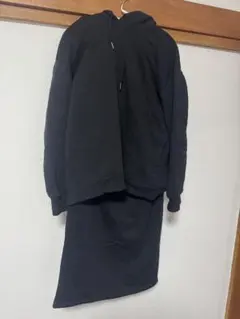 GU 裏起毛トレーナーとスカート