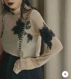 Ameri VINTAGE UND 3D FLOWER SKIN TOP - メルカリ