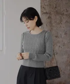 ケーブルクロップドニット