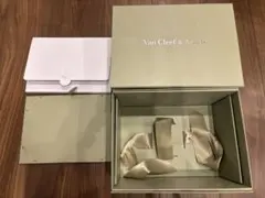 Van Cleef & Arpels ギフトボックス