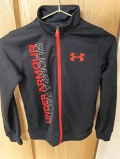 【年末年始限定価格】Under Armour ジップアップジャケット/130㎝