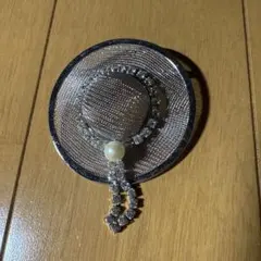 帽子型ブローチ シルバー メッシュ