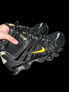 Nike Shox ブラック/イエロー スニーカー