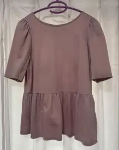 STRAWBERRY FIELDS バックパールペプラムトップスのサムネイル