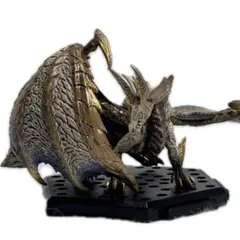 まとめ買い歓迎　モンスターハンター　カプコン　スタンダードモデル 原初メル・ゼナ
