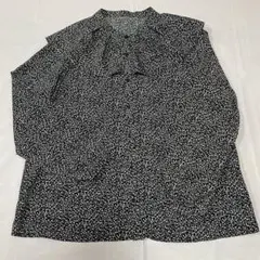 フリル襟花柄長袖ブラウス