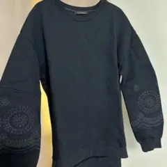 刺繍入り黒長袖トレーナーのサムネイル