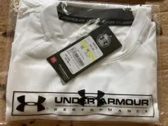 新品未開封　4000円から3,000円にお値下げ！アンダーアーマー　白　インナー