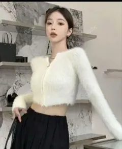 ホワイト　クロップドセーター
