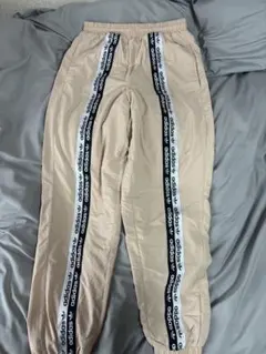 adidas ベージュ ジョガーパンツ M