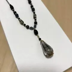 美品 ブラック 雫型 ビーズ ガラス ペンダント ネックレス エレガント