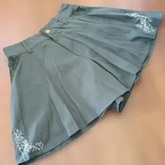 アクシーズファム　グリーン 刺繍入りキュロット