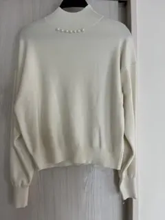 【新品】パール付きハイネックニット オフホワイト 長袖 セーター
