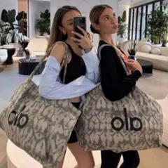 Alo yoga シルバー トートバッグ 軽量 ジム ヨガ 旅行 エコバッグ Alo yoga シルバー トートバッグ 軽量 ジム ヨガ 旅行 エコバッグ