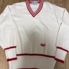 adidasトレフォイル ニットVネック ホワイト×レッド 90s風人気デザインのサムネイル