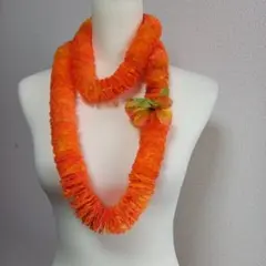 オレンジ色のフラダンス用レイ