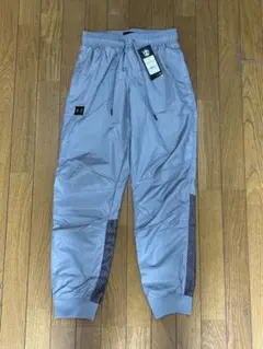 【未使用・定価1万円】UNDER ARMOUR ナイロンパンツ