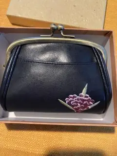 黒の花刺繍がま口コインケース