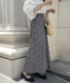 新品タグ付◯花柄マーメイドスカートのサムネイル