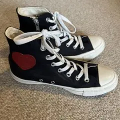 黒いハイカットスニーカー　コンバース