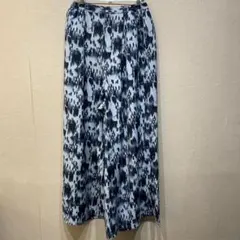 KBF 総柄ワイドパンツ　イージーパンツ　モノトーンアート柄　フレアシルエットのサムネイル