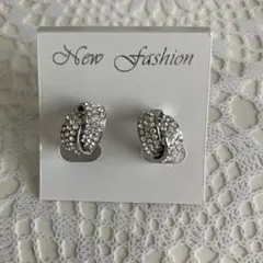 クリスタル装飾 シルバーカラー イヤリング新品未使用品