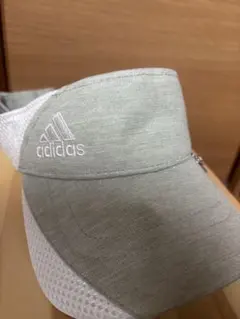 adidas チャーム付きバイザー グレー 調整可能