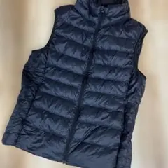 ユニクロ　ウルトラライトダウン黒 ダウンベスト スタンドカラー