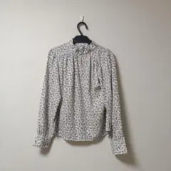 【最終値下げ】花柄 長袖シャツのサムネイル