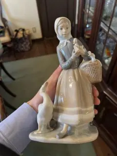 LLADRO リヤドロ　フィギュリン 少女とアヒル