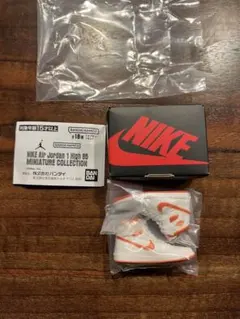 ナイキ　エアジョーダン　Air Jordan 1 ガチャ　メタリックオレンジ