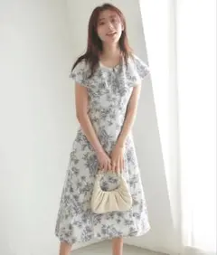 美品【Feroux】ラッフルバイカラートリムワンピースのサムネイル