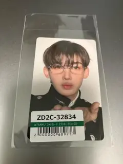 BTS ジョングク　GOLDEN ユニバーサル　ラキドロ　トレカ メルカリ