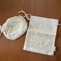 ホワイト刺繍巾着ポーチ