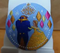 刺繍缶バッジビスケット　ディズニー　美女と野獣