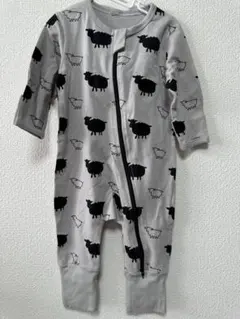 羊プリント グレー ロンパース 全開ファスナー 手足隠しあり 韓国