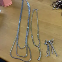 シルバー色ネックレスとイヤリングセット