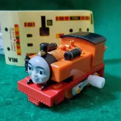 カプセルプラレール トーマス　ニア　ゼンマイ車 地球まるごとアドベンチャー編