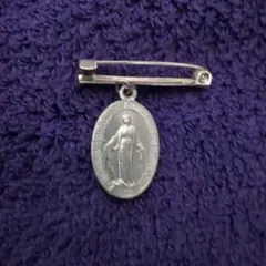 シルバーメダイブローチ&シルバーネックレス