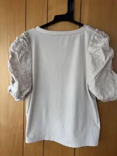 パフスリーブ 半袖 カットソー アイボリー 刺繍袖のサムネイル