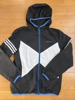 adidas neo ナイロンジャケット 黒/白/青