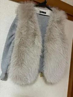 ベージュフェイクファーベストとホワイトニットまとめ売り試着のみ値下げ