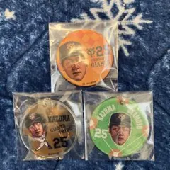 読売ジャイアンツ　カリカチュア　ガチャガチャ　缶バッジ　キーホルダー　岡本和真